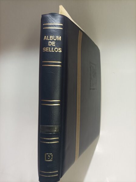 Album de sellos azul -sin cajetín-con desperfecto- / Ref. alb356