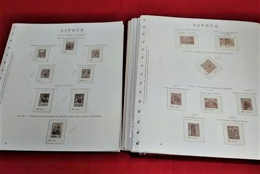 OLEGARIO años 1980 a 1988 "Textos en Catalán" montado con estuches transparentes / Ref. 214