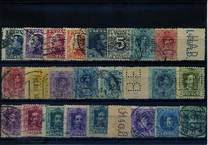 ESPAÑA  Lote de 26 Sellos con PERFORACIONES - nº1